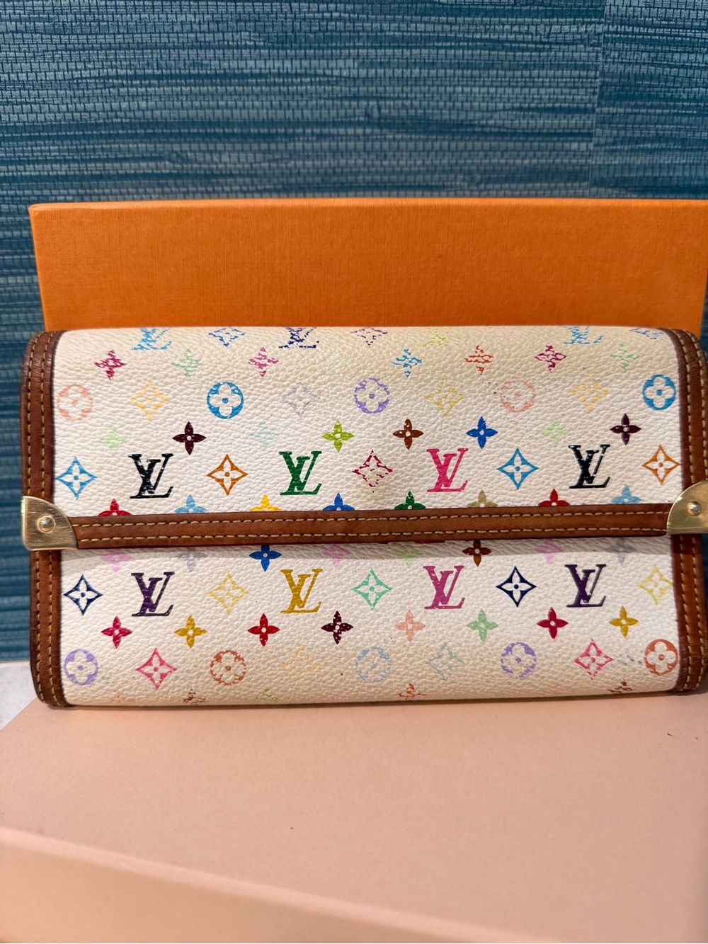 Louis Vuitton w/COA
Monogram Multicolore
International Wallet - Picture 1 of 16